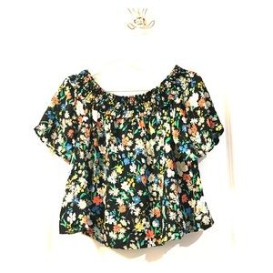 Off the shoulder top 💚